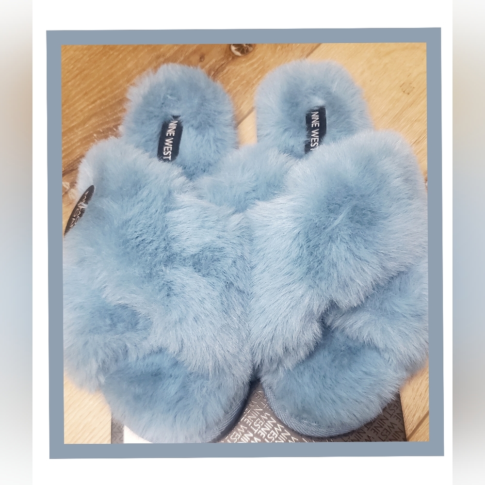 NWT slippers......various sizes S, M &L - Picture 2 of 2
